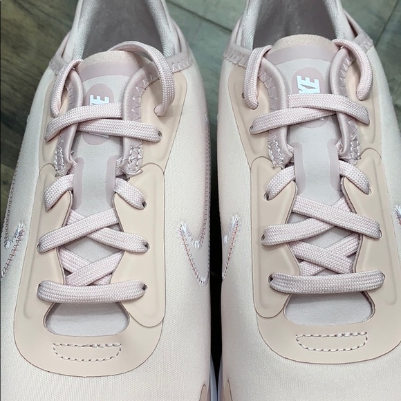 WMNS NIKE AMIXA barely rose-white - Picture 12 of 16